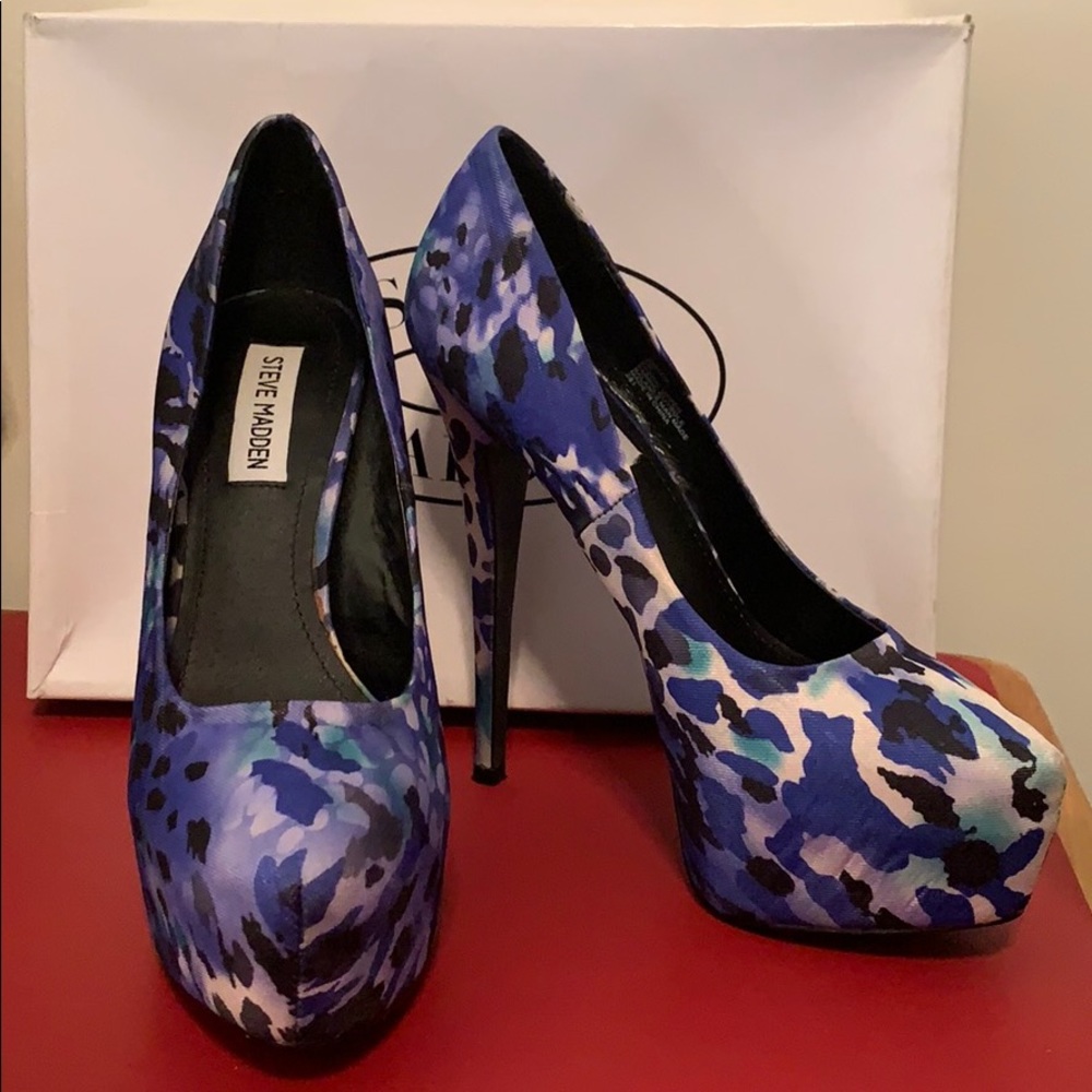 Steve Madden “Jupiter” Blue Multi Platform Heels